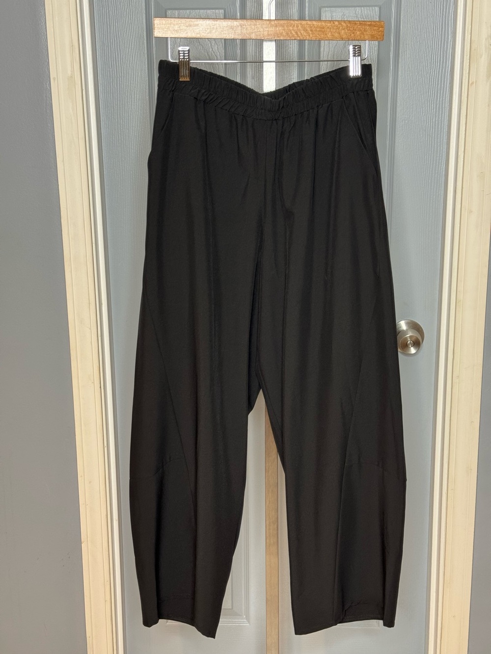 Luukaa Black Relaxed Elastic-Waist Joggers with Tapered Leg